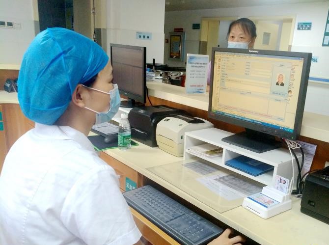 多功能身份證社?？ㄗx卡器